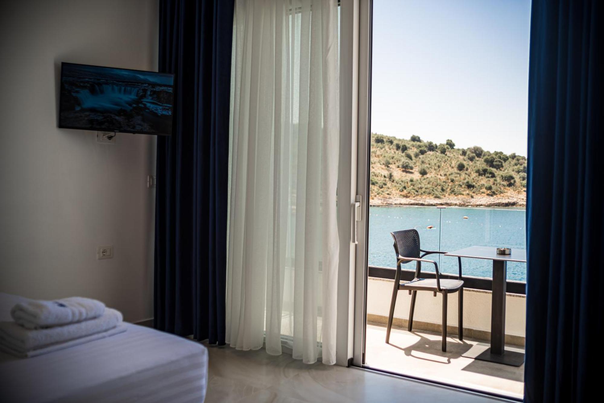 Lluka Sea Side Hotel *