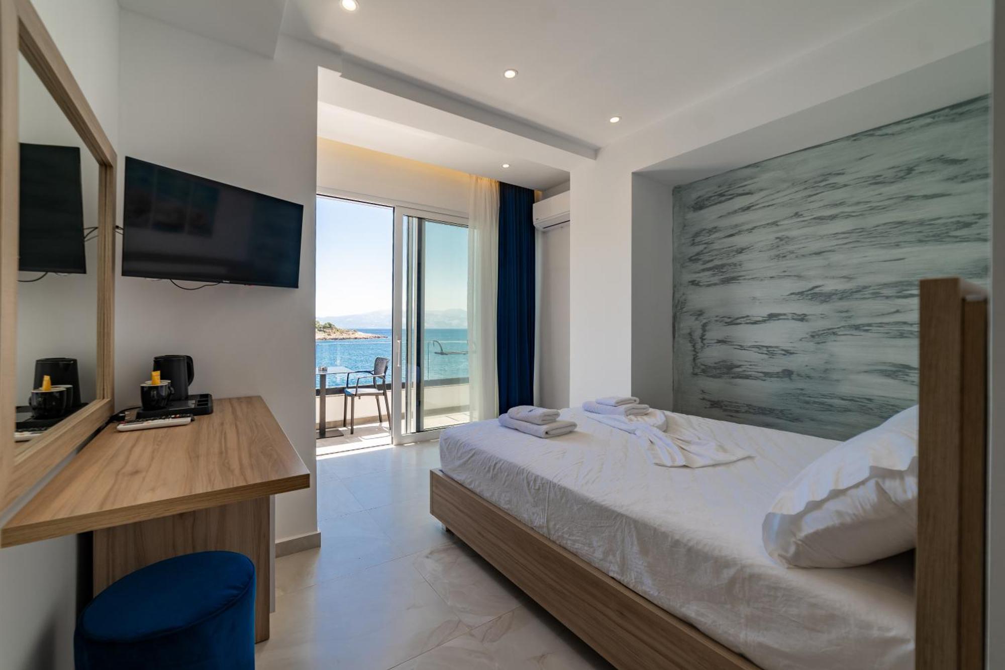Lluka Sea Side Hotel *