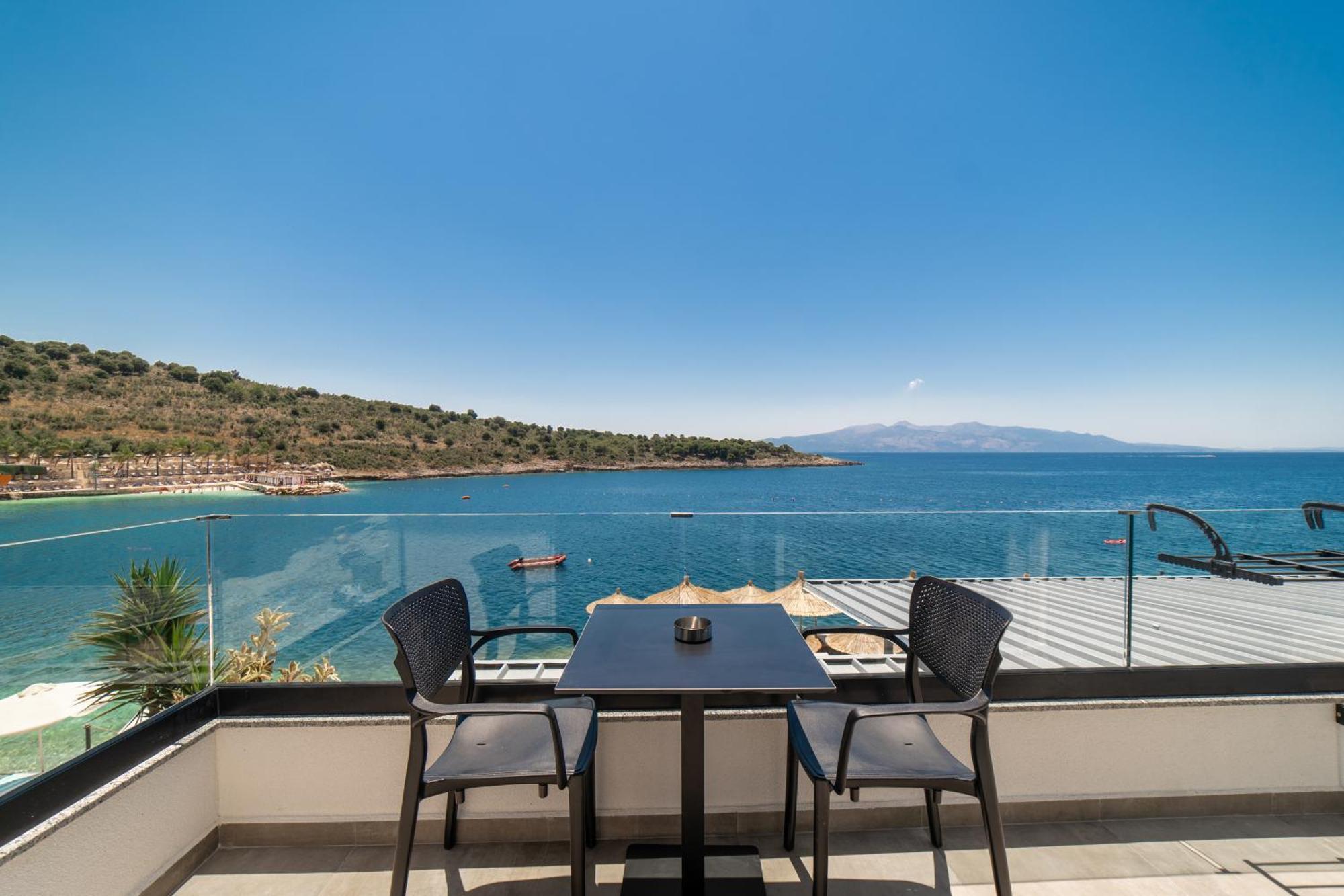 Lluka Sea Side Hotel *